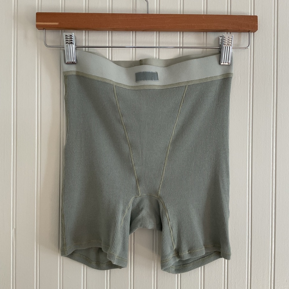 SKIMS Tank / Boxer Set in Mineral - Picture 8 of 11